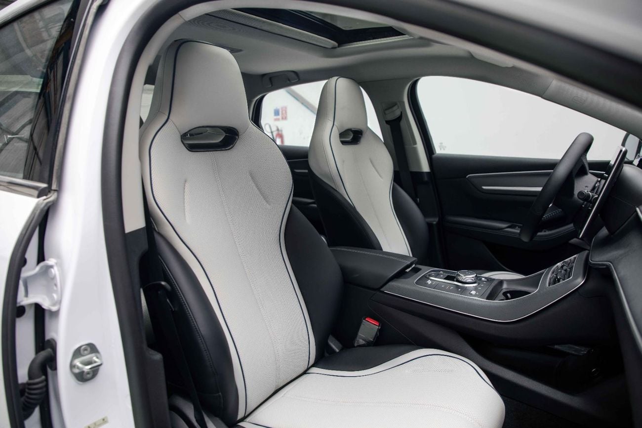 بي واي دي ديسترويار 05 DM-I Luxury 1.5L Plug in Hybrid - White Inside Grey | Export Only