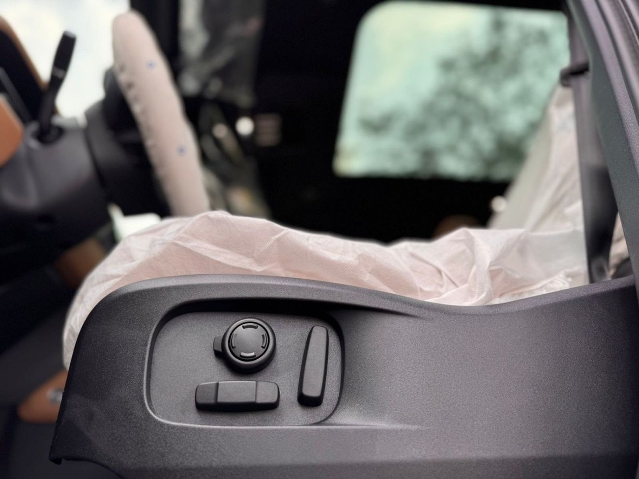 لاند روفر ديفندر X DAYNAMIC HSE P400 2026