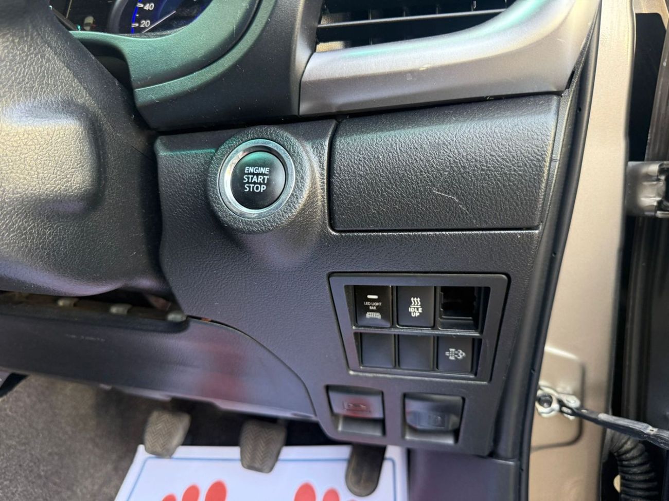 Toyota Hilux DOUBLE CABIN | MANUAL TRANSMISSION | RHD | 2.8L DIESEL ENGINE | PUSH START