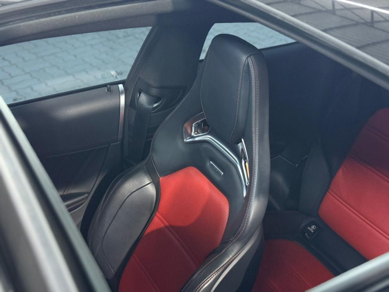 مرسيدس بنز C 63 AMG Std 4.0L Coupe