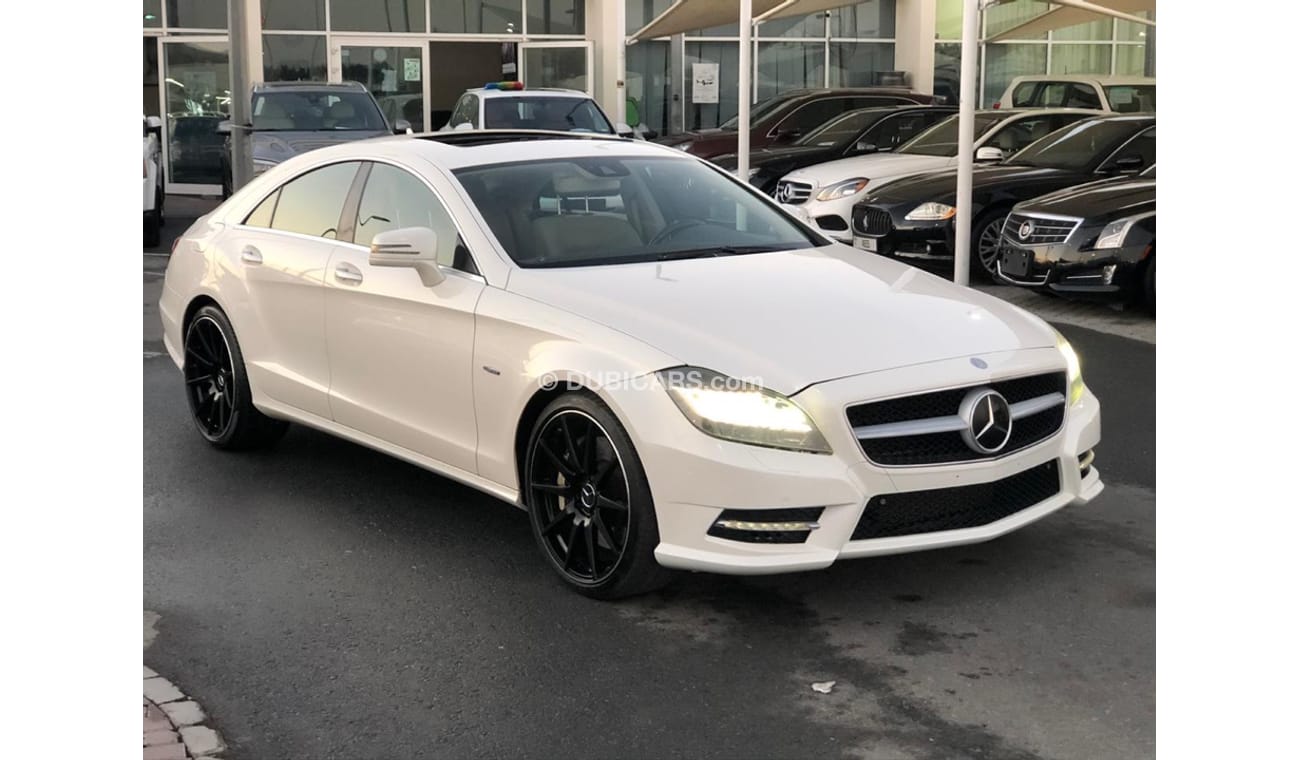 Mercedes-Benz CLS 550 Mercedes benz CLS500 model 2012 GCC car prefect condition full option low mileage sun roof leather