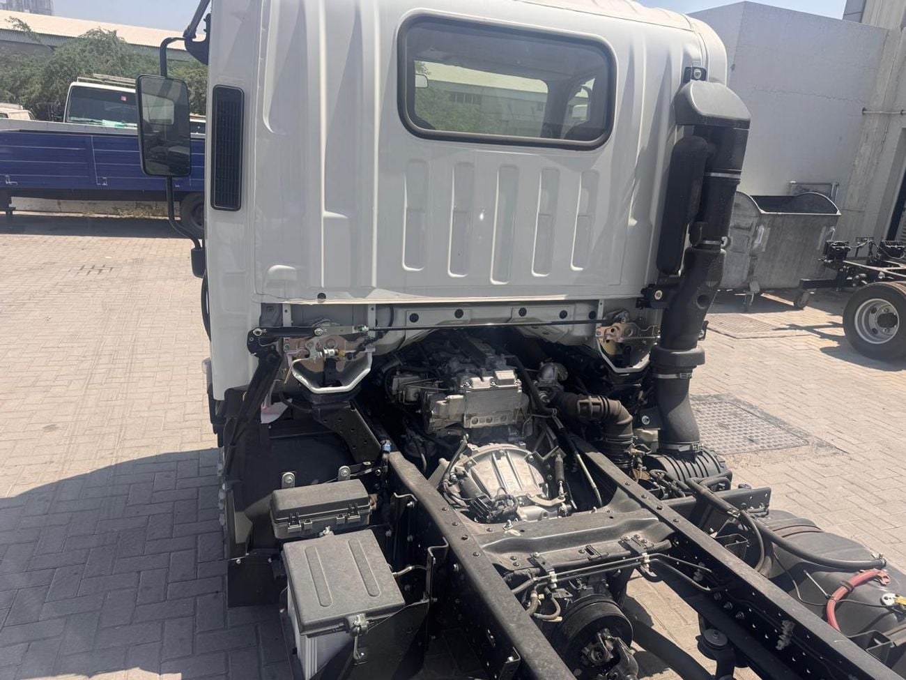 إيسوزو فوروارد Isuzu / N-Series NMR85 E22 Cab Chassis Truck 4x2 Short Wheel Base