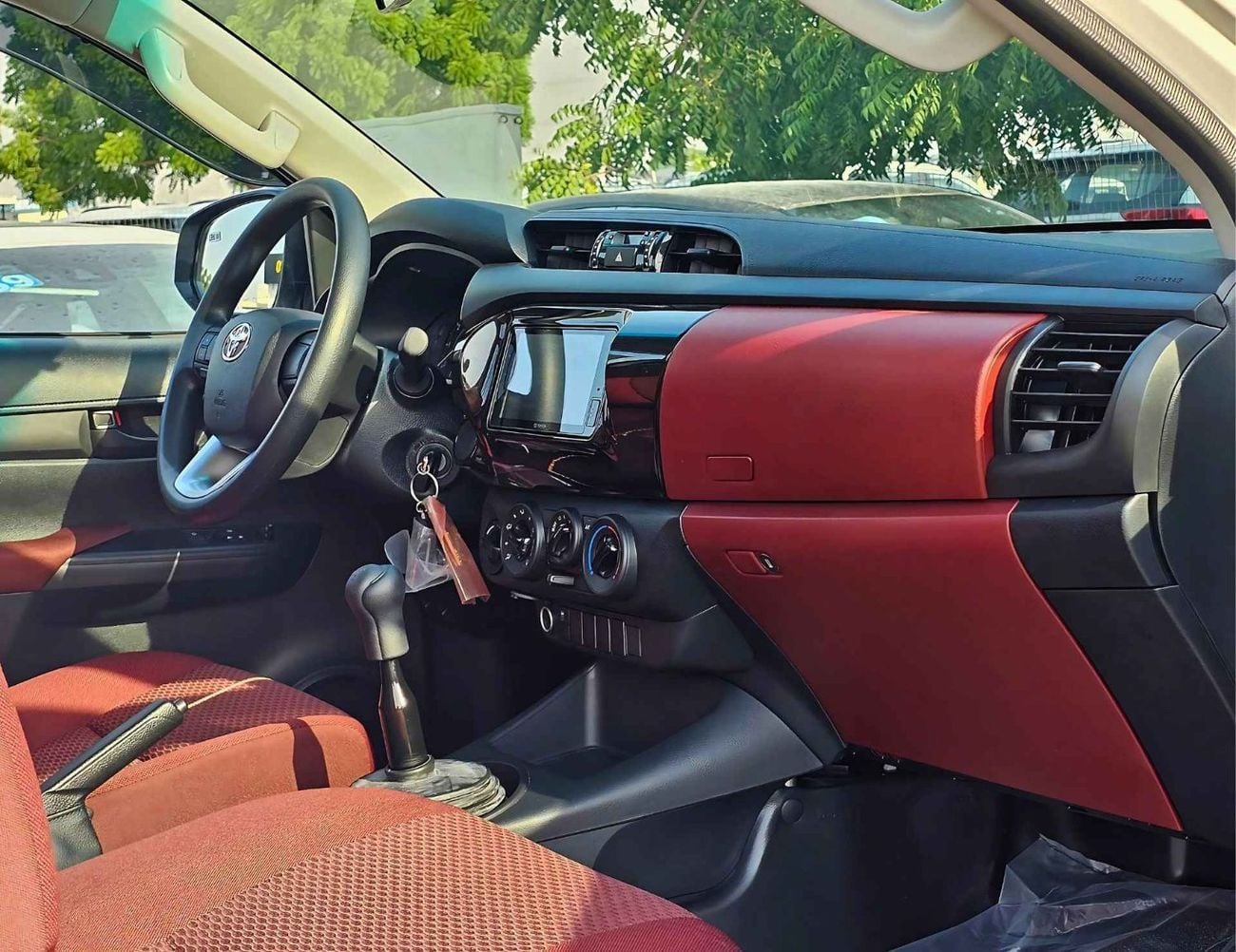تويوتا هيلوكس GL SINGLE CABIN BASIC / 5 + 2 HOOKS LONG BODY / 2.4L DIESEL M/T / PWR WINDOWS (CODE # DMSC)