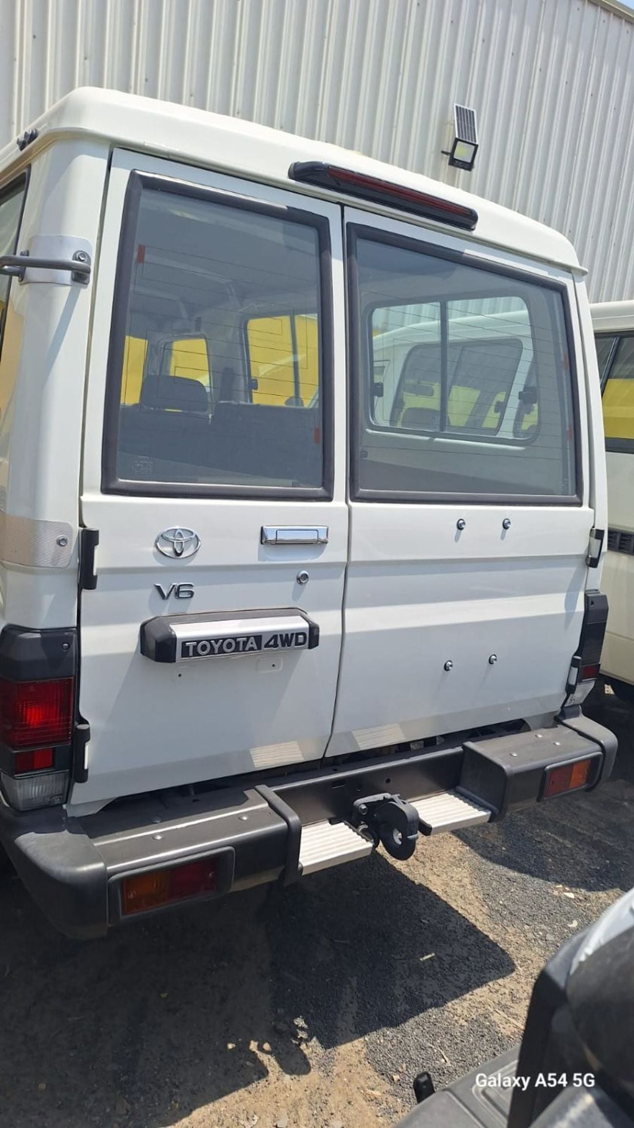 Toyota Land Cruiser 70 TOYOTA LAND CRUISER LC78 4.0L AT