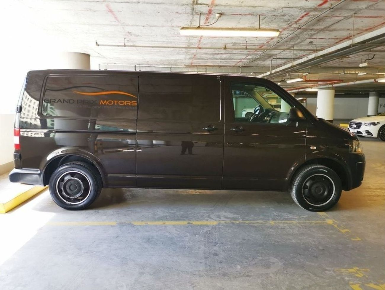 Volkswagen T6 Transporter Volkswagen Transporter LONG Wheel Base AUTOMATIC 2015 Model GCC Specs With Full Service History In P