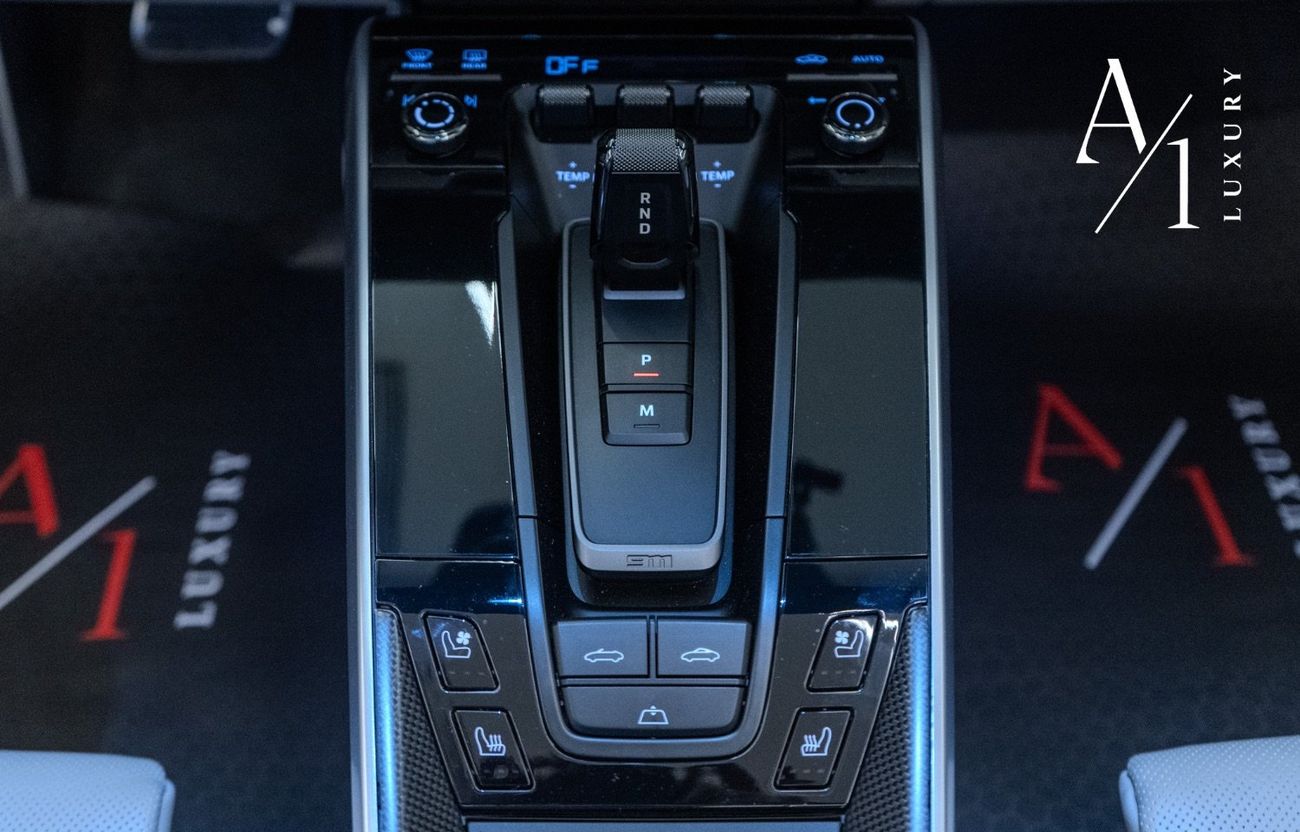 بورش 911 Turbo S 3.8L (645 HP) Convertible