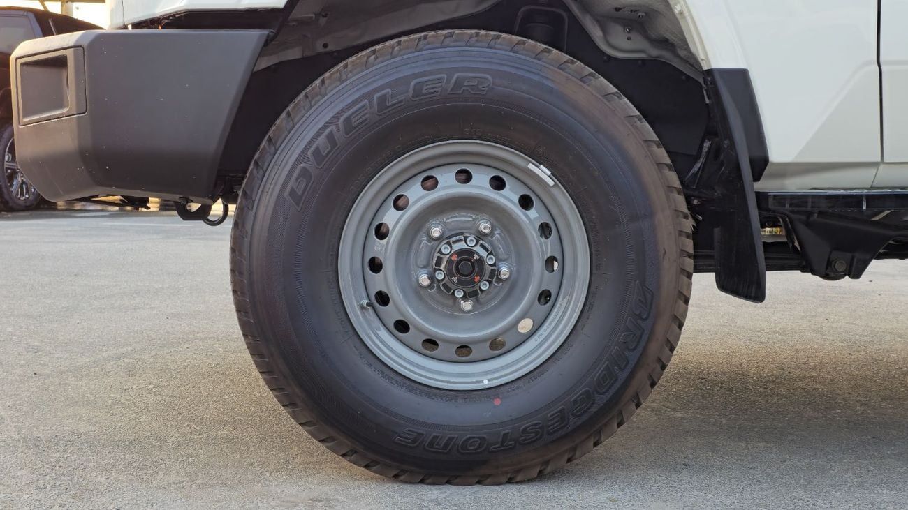 Toyota Land Cruiser Pick Up TOYOTA LC 79 S/C A/T 2.8L DSL MODEL YEAR 2025 WHITE(WITH DIFFIRENTIAL LOCK)