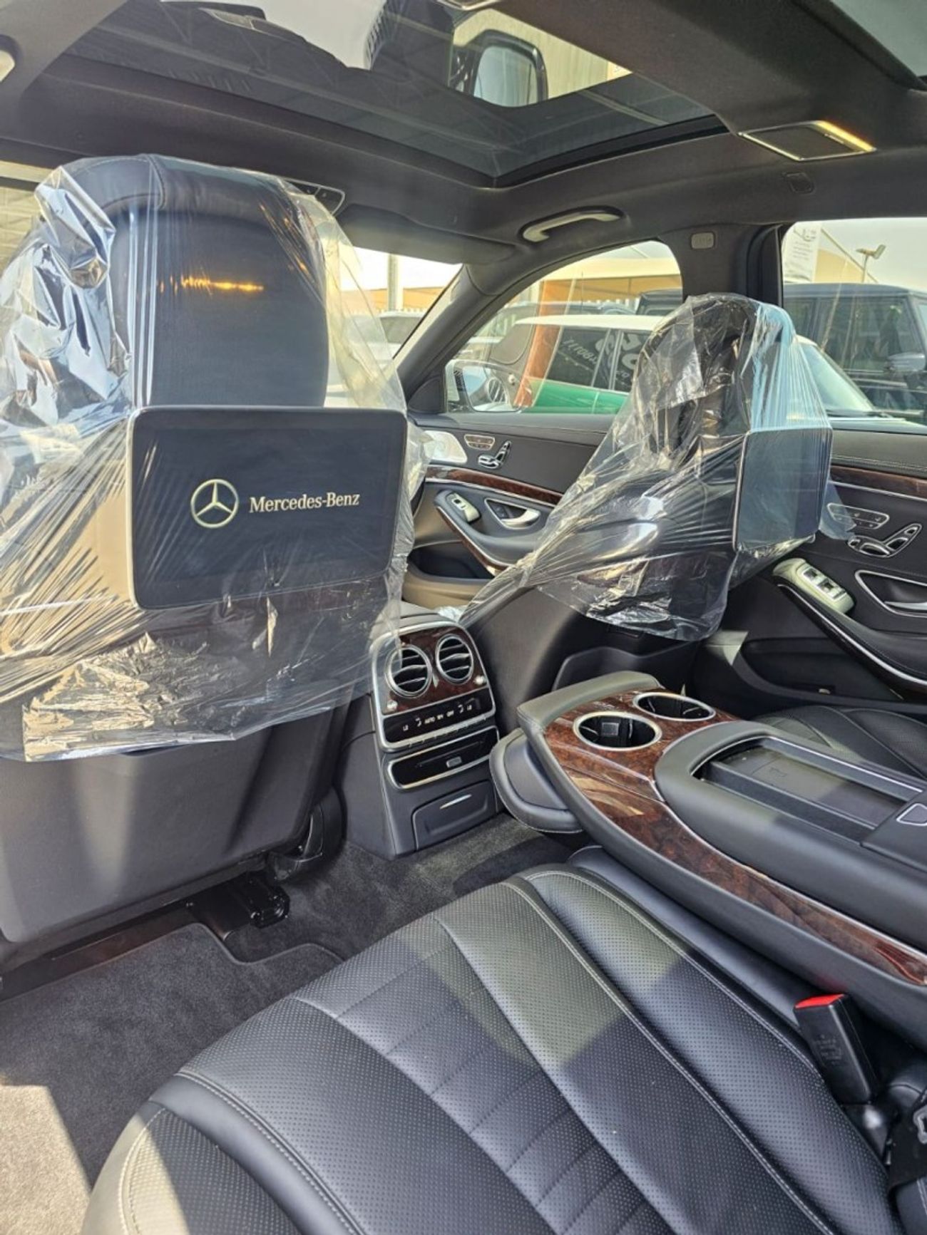 Mercedes-Benz S 560 Std 4.0L (463 HP)