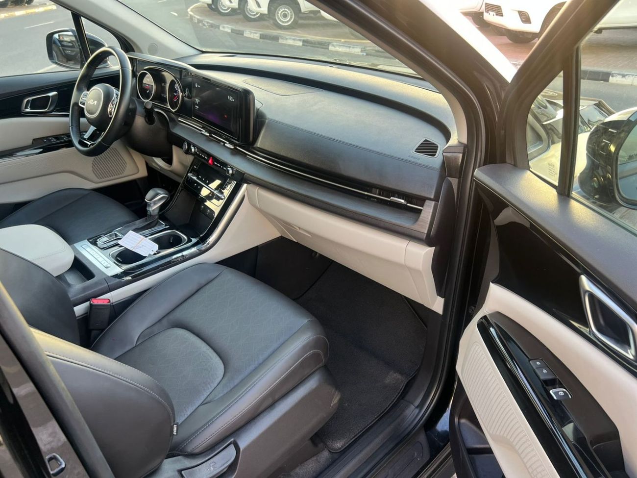 كيا كارنيفال 2022 Kia Carnival EX 3.5 V6 FWD- Full Option - 7 Seater - Front & Rear Radar Sensor - Trunk / Door F