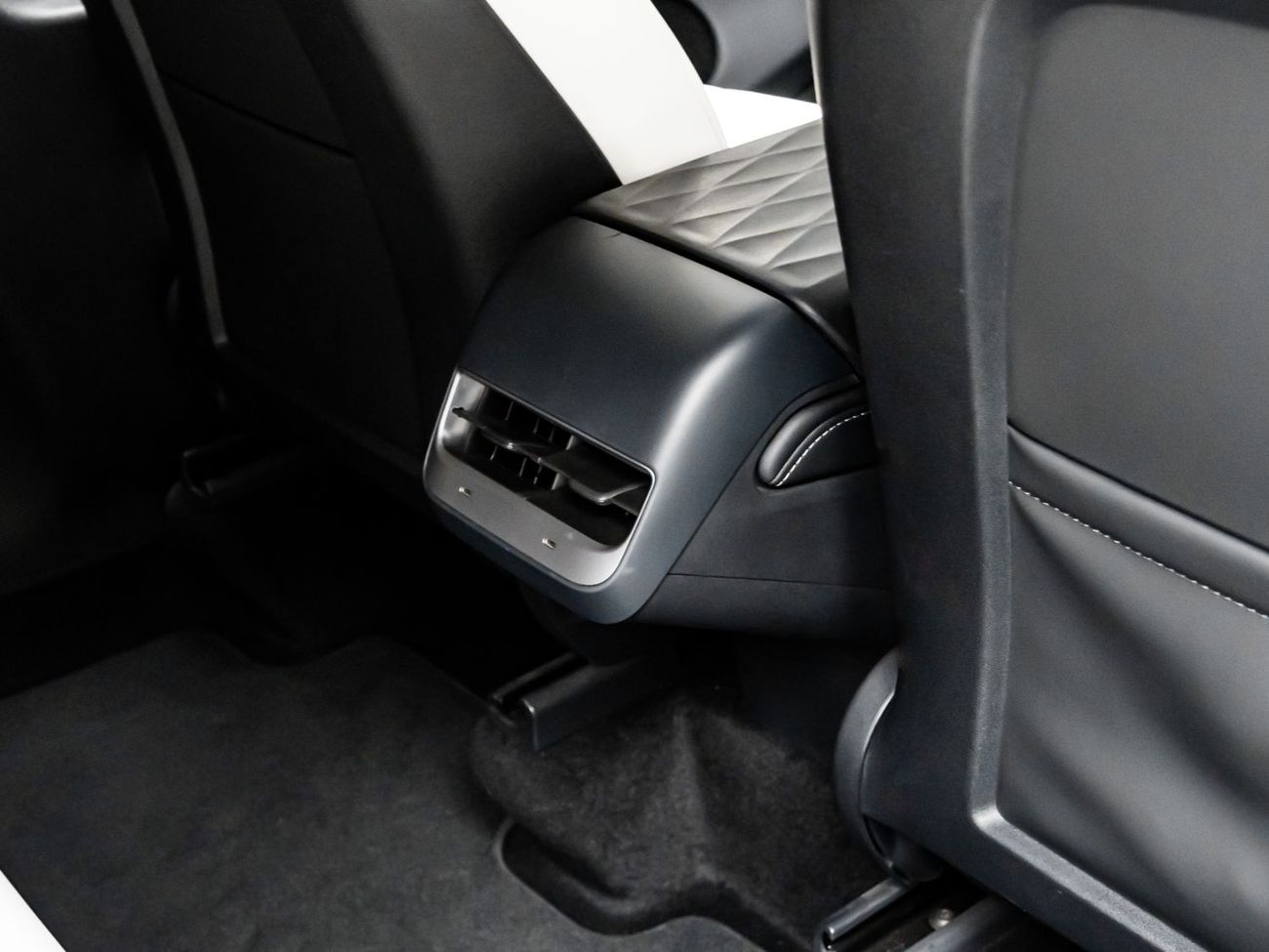 Tesla Model Y Performance (AWD) 2024 Tesla Model Y Performance, 75kWH, 4WD, 527bhp, 1 Speed Auto