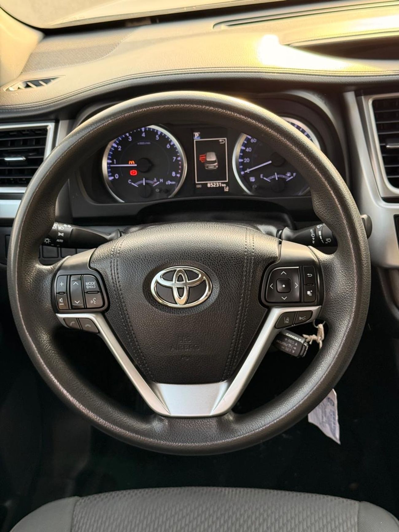 Toyota Highlander LE 3.5 L 2020 model