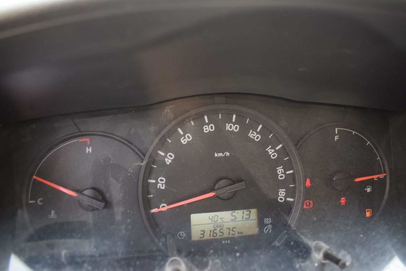 تويوتا هاياس Toyota Hiace Std Roof Bus 13 seater, Model:2015.Excellent condition