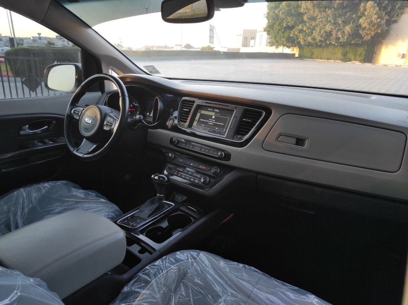 Kia Sedona Kia Sedona 2015 7 seater full options no1