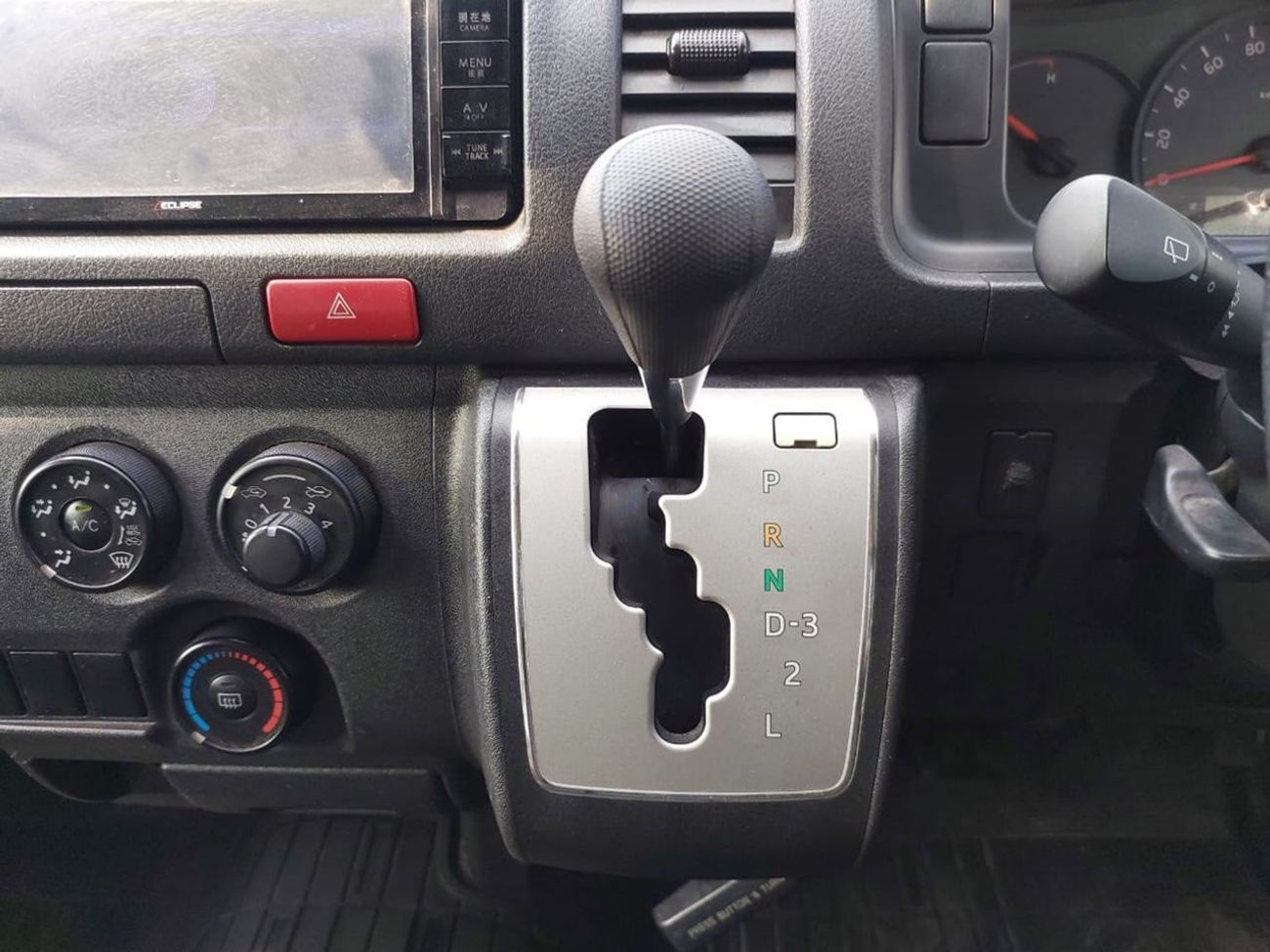 Toyota Hiace TOYOTA HIACE VAN RHD 2015 MODEL 3.0 L DIESEL AUTOMATIC(PM15267)