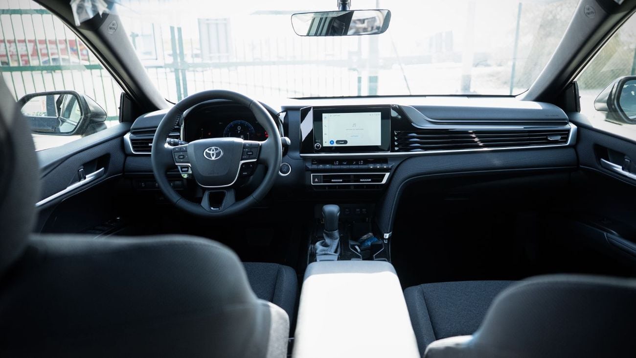 تويوتا كامري LE 2.5L - Black Inside Black