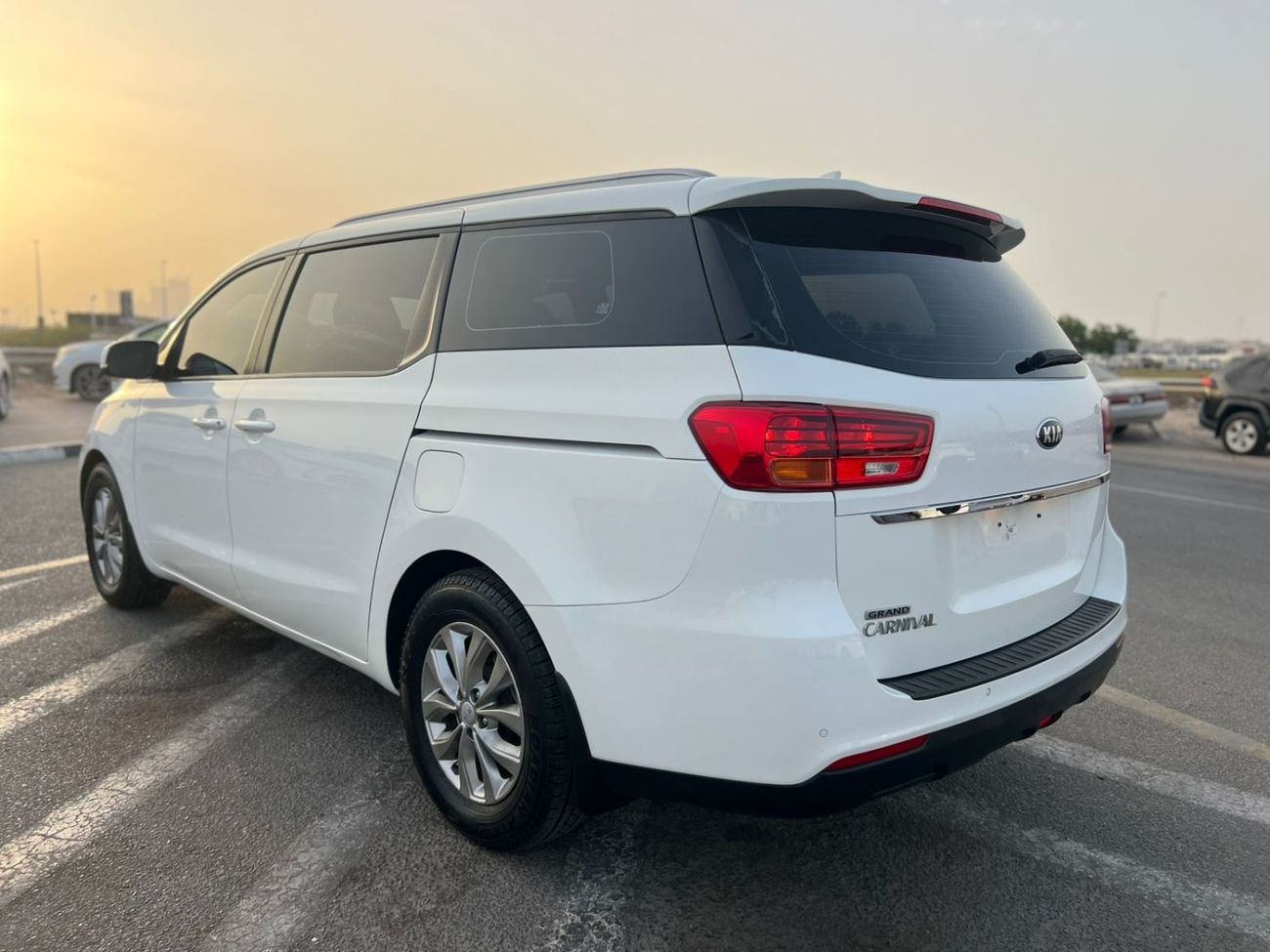 Kia Carnival 2020 Kia Carnival Gcc - No Accident - 7Seater Rear sensor