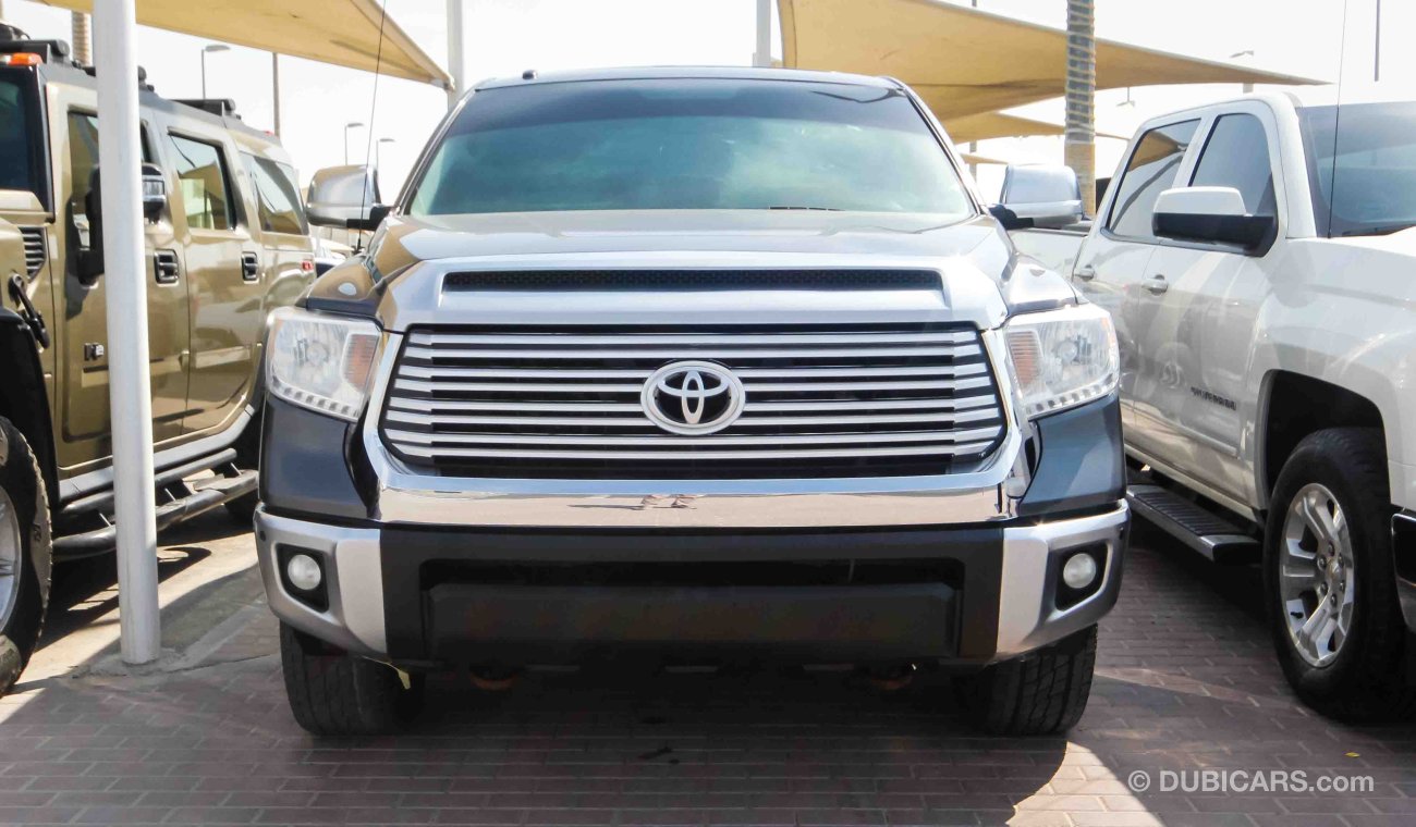 Toyota Tundra 5.7 L V8 SR5 TRD