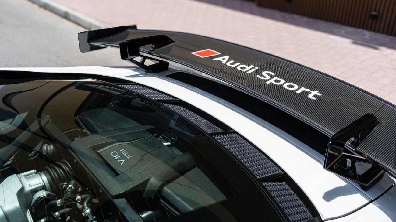 Audi R8 V10 PLUS GCC Specs | Very Clean And Low Mileage | Carbon Package