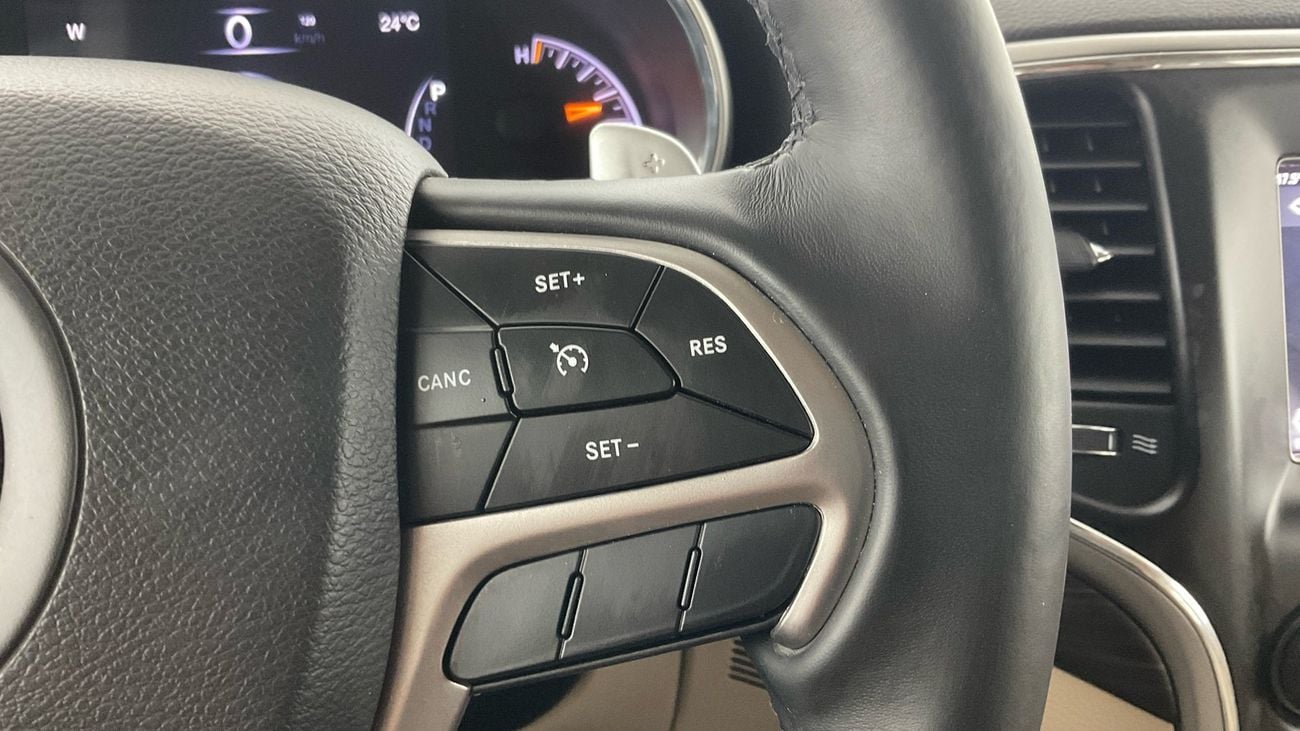 جيب جراند شيروكي Laredo | upto AED 20,000 Ramadan Discount | شامل الضمان | 0 ﺪﻔﻋﺓ ﺃﻮﻟﻯ