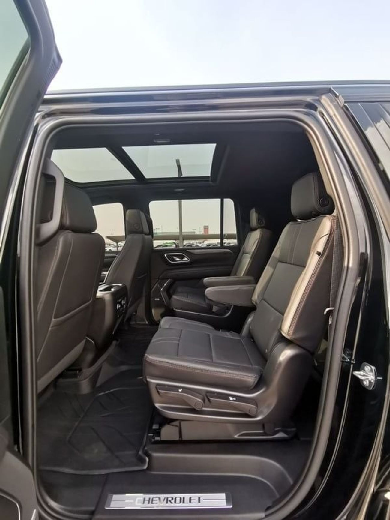 Chevrolet Suburban Chevrolet RST Suburban - 2022 - Black
