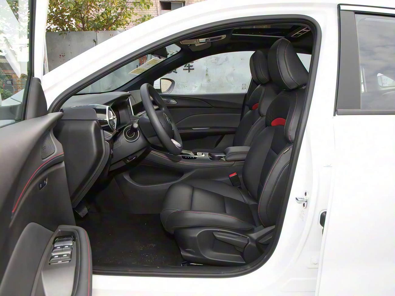 أم جي 5 MG5 2025 180DVVT Global Deluxe Edition - Automatic with Sunroof | Export price