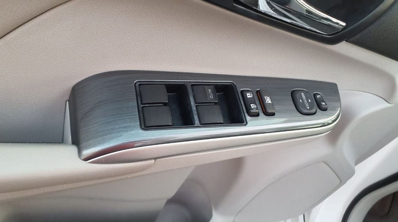 تويوتا كامري Toyota Camry XLE Hyrbrid