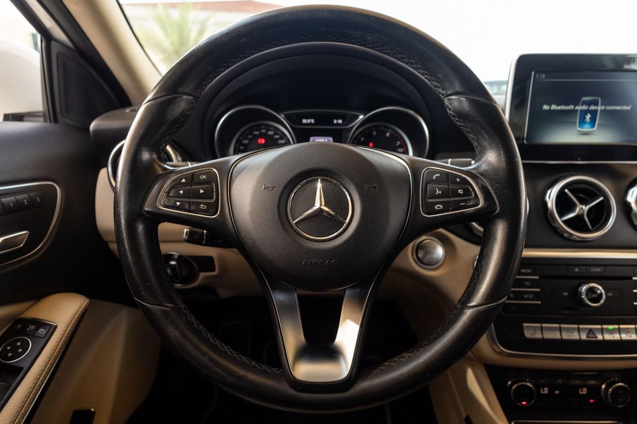 Mercedes-Benz GLA 220 Mercedes-Benz GLA 220 2018 Korean specs for 1,014.00 AED monthly