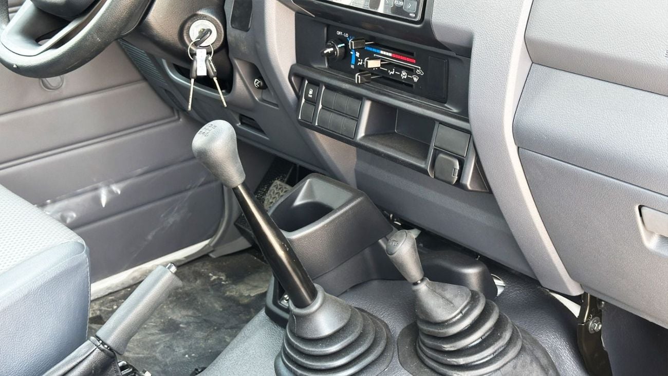 تويوتا لاند كروزر بيك آب TOYOTA LC79 SC 4.0 MT 2025 basic options