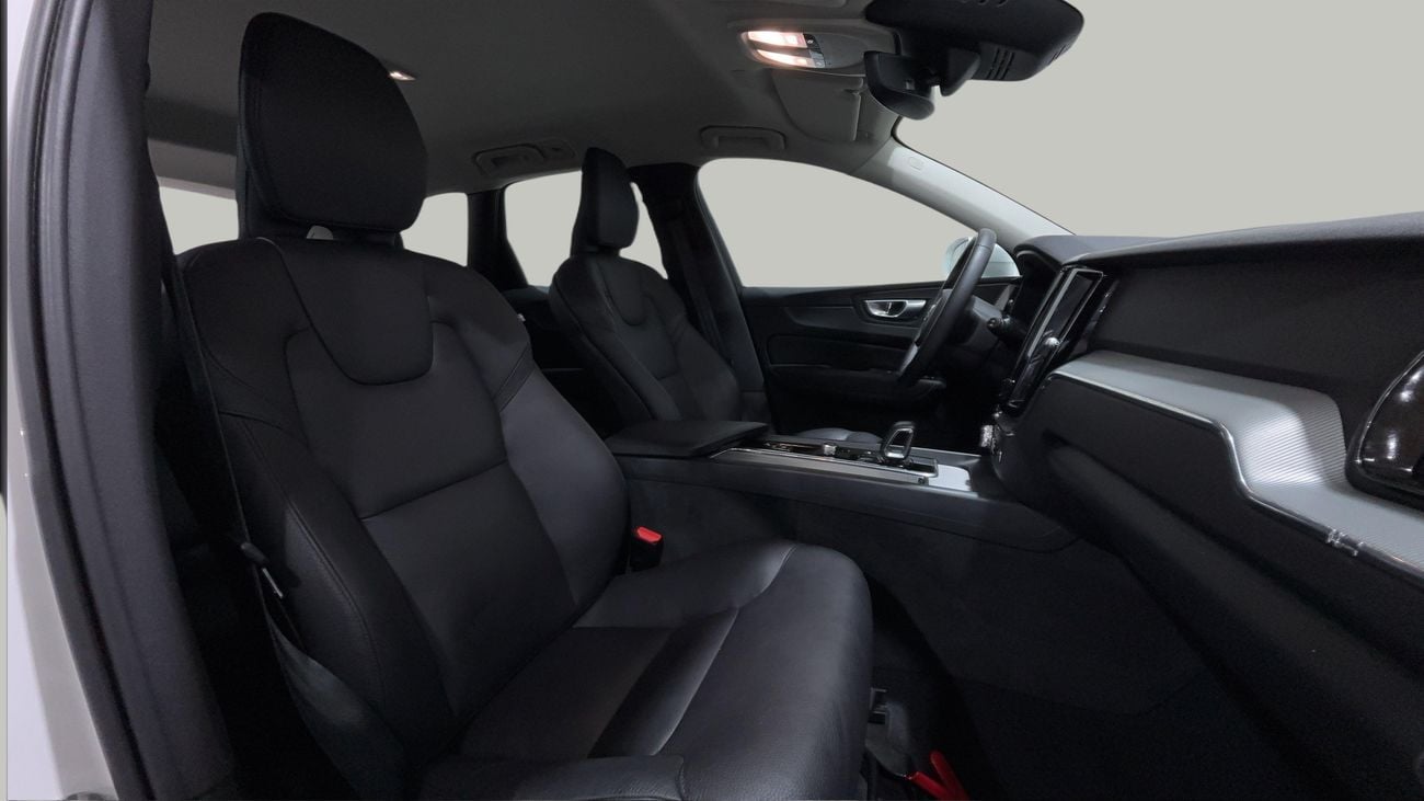 فولفو XC 60 كور كارس24 هي سوق ضخم للسيارات المستعملة موثوق ومضمون ٪كارس24 هي سوق ضخم للسيارات المستعملة موثوق ومضمون