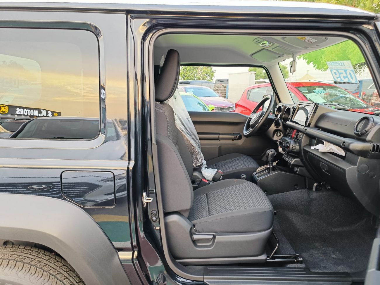 سوزوكي جيمني 1.5L 4CY Petrol, 15" Alloy Rims, All Grip off Road / 4WD (CODE # 67750)