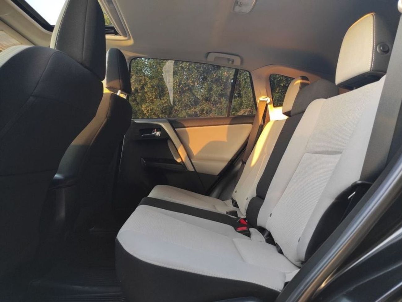 Toyota RAV4 Adventure 2.5L AWD Toyota RAV4 2018 V4 2.5 4WD full options no1