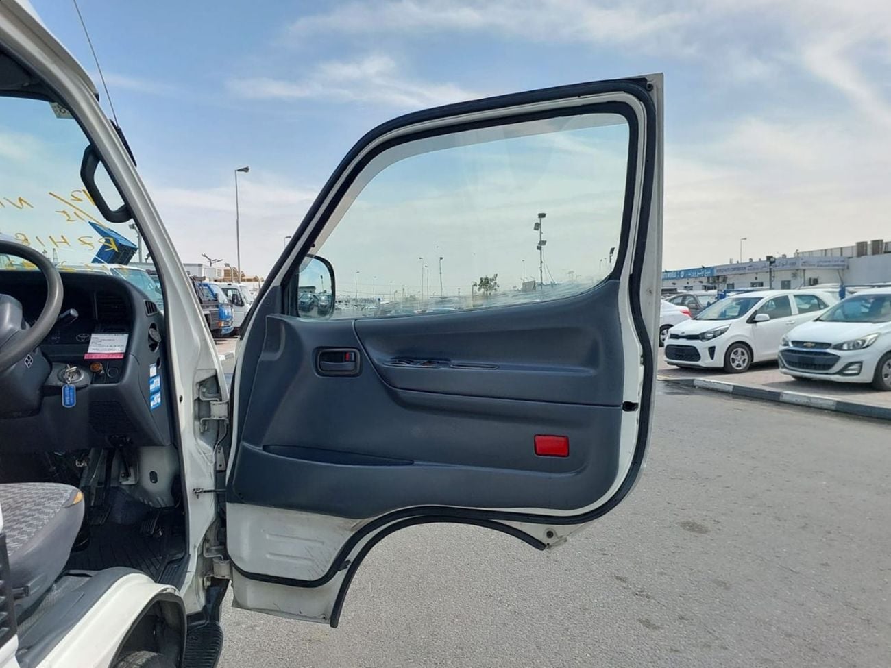 Toyota Hiace (RAMADAN OFFER) TOYOTA HIACE VAN RHD 2003 MODEL 2.4 L PETROL AUTOMATIC(PM02943)