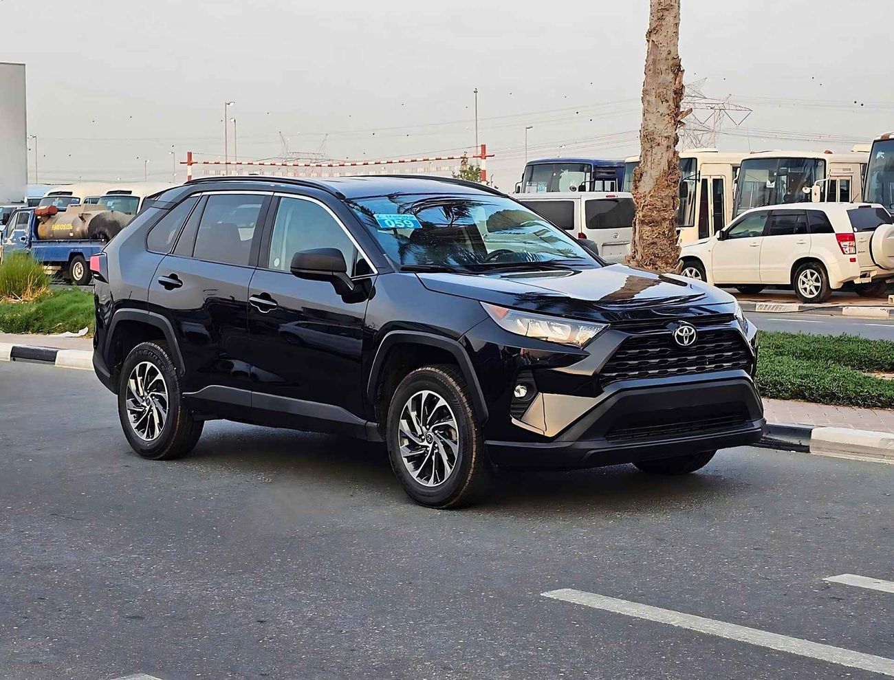 تويوتا راف ٤ LE/ ORG AIRBAG/ DVD CAMERA/ LEATHER/ RIMS/ 806 MONTHLY/ LOT# 204152