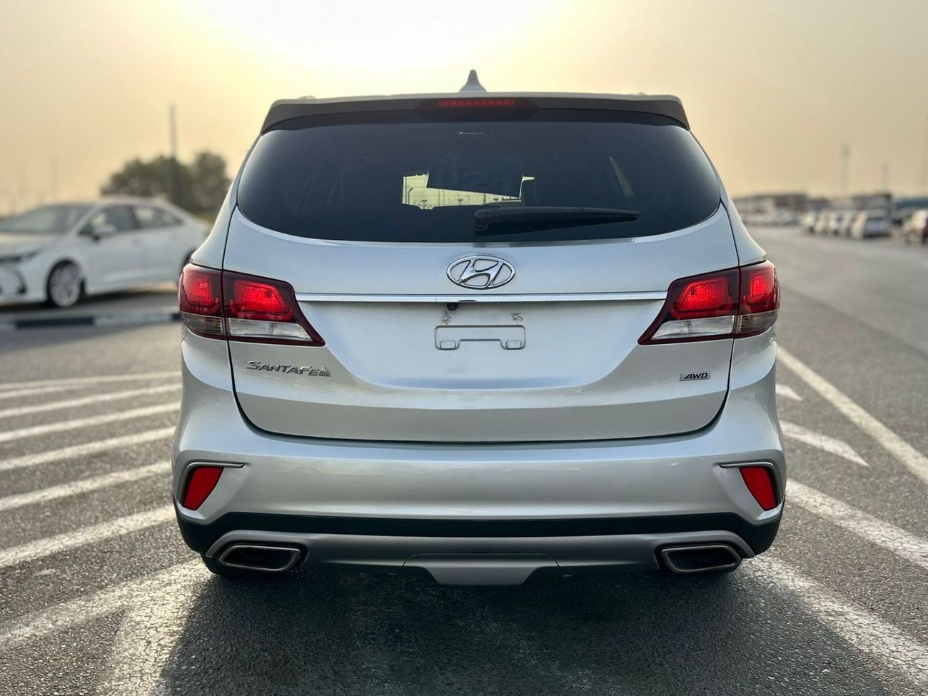 هيونداي سانتا في 2017 Hyundai Santa Fe 4x4 AWD - 3.3L V6 GDi - 7 Leather Seats - Push Start - Big Screen -