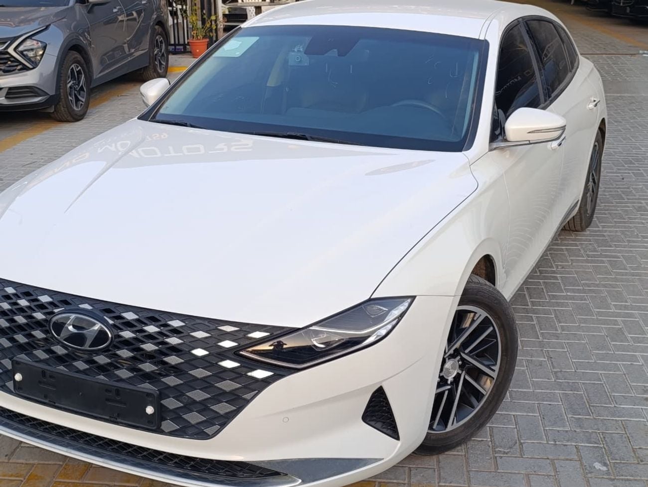 هيونداي جراندور STD (NON GCC)