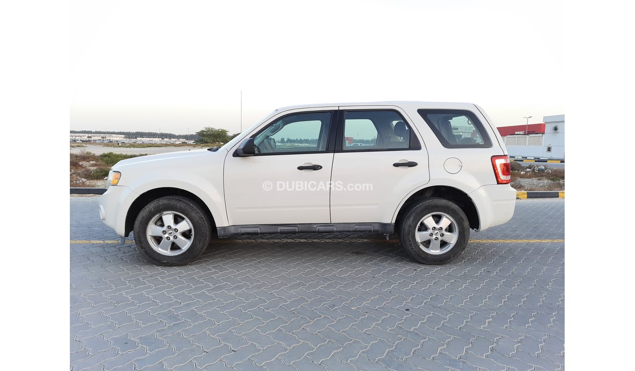 فورد إيسكاب فورد اسكيب موديل ٢٠١٢ خليجي بحالة ممتازة