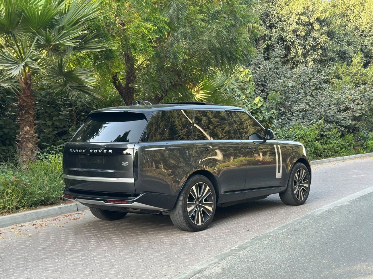 Land Rover Range Rover 2024 Autobiography P550e 3.0L Turbocharged Inline-6 Plug-in Hybrid – 542 HP | AWD | Full Options
