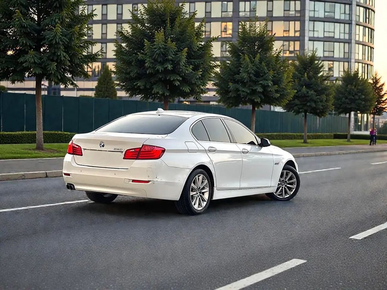 بي أم دبليو 520i 1,800 P.M | 5 SERIES | 520i |EXCLUSIVE | GCC | ORIGINAL PAINT