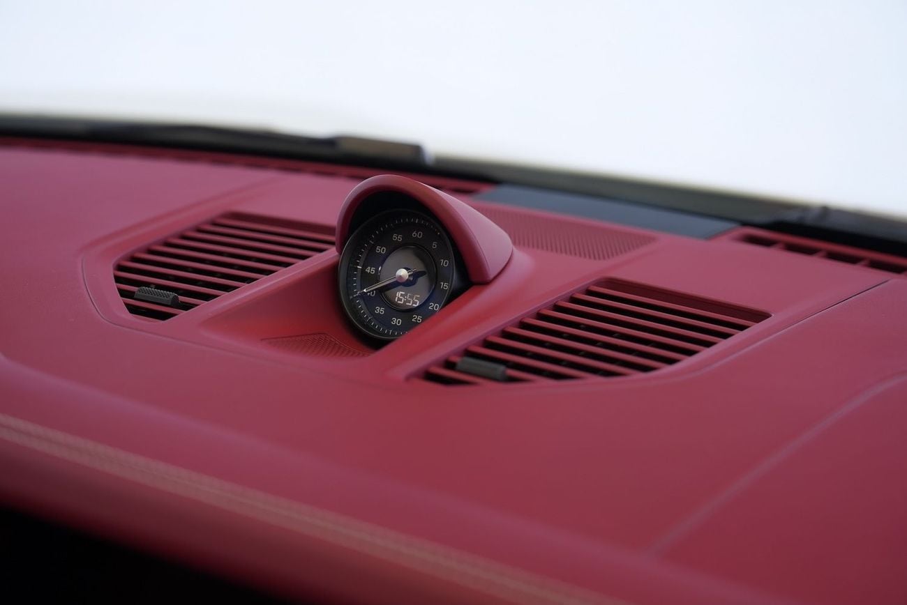 بورش 911 Carrera 4 3.0L (444 HP) Convertible