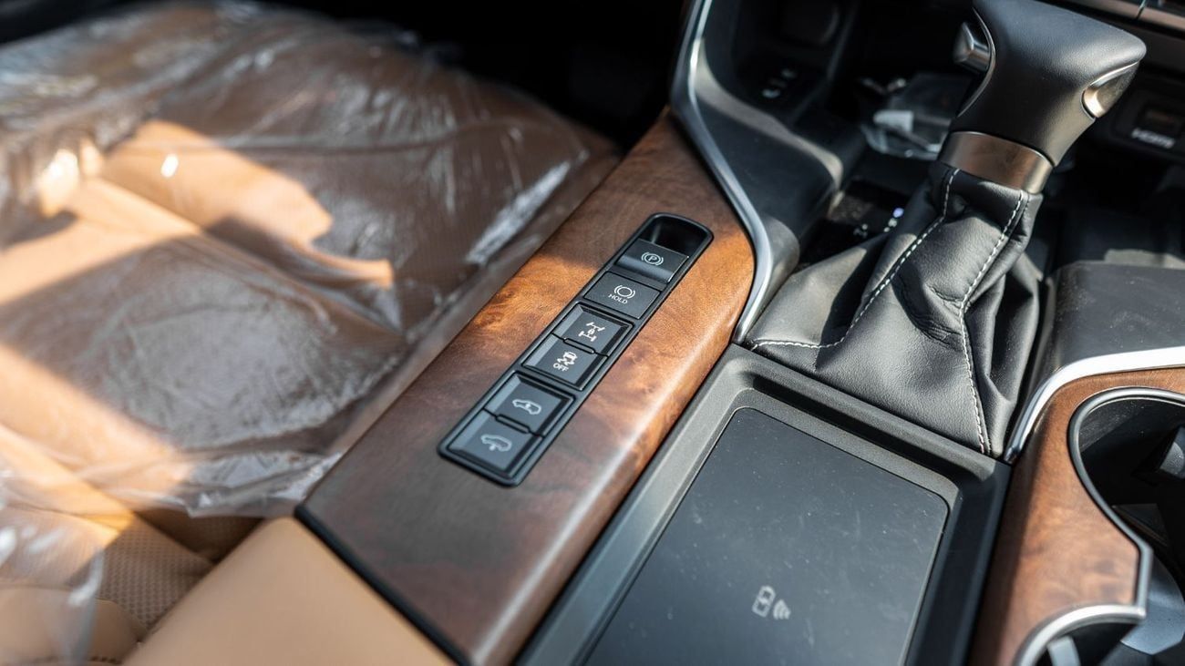 Lexus LX 600 2025 Lexus LX600 Signature 3.5L Petrol AT White-Tan (Wooden Accent)