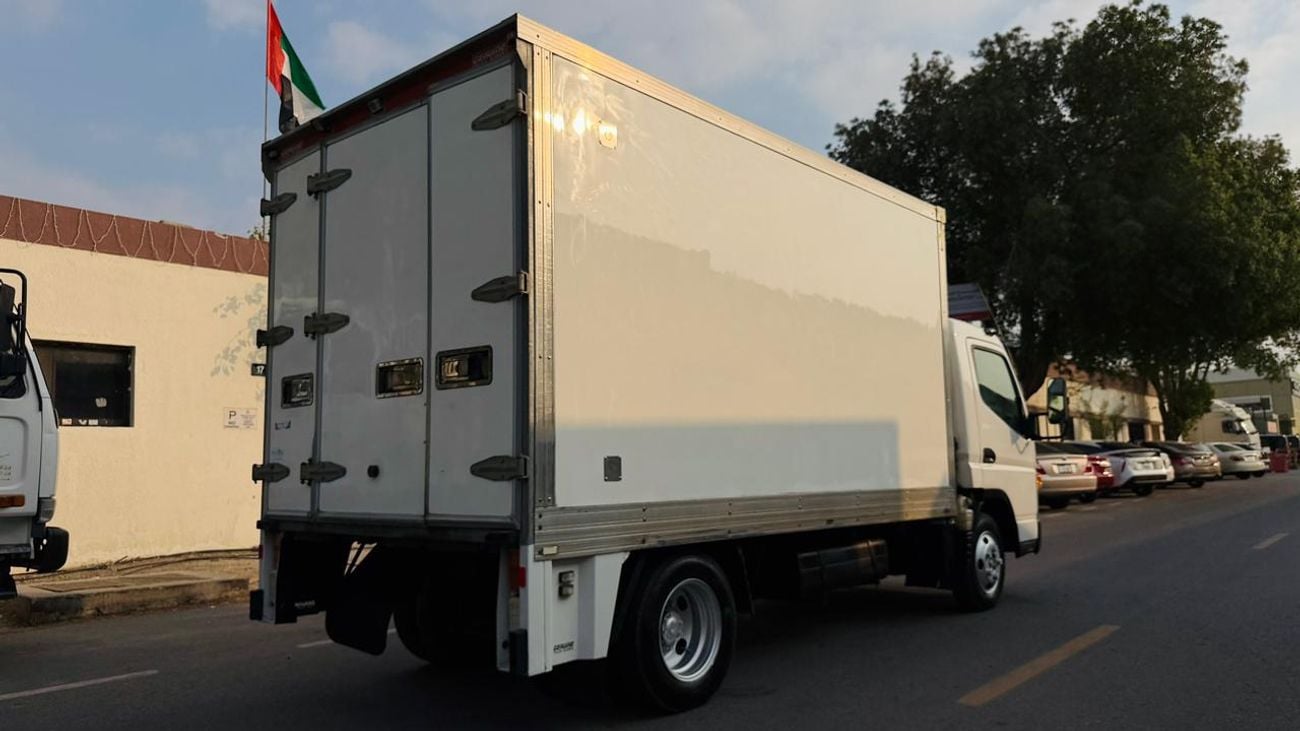 ميتسوبيشي كانتر فان -