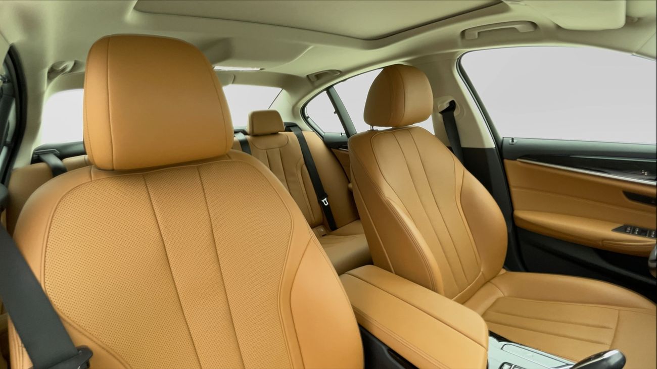 بي أم دبليو 520i JOY EDITION 2 | بدون دفعة مقدمة | اختبار القيادة في المنزل