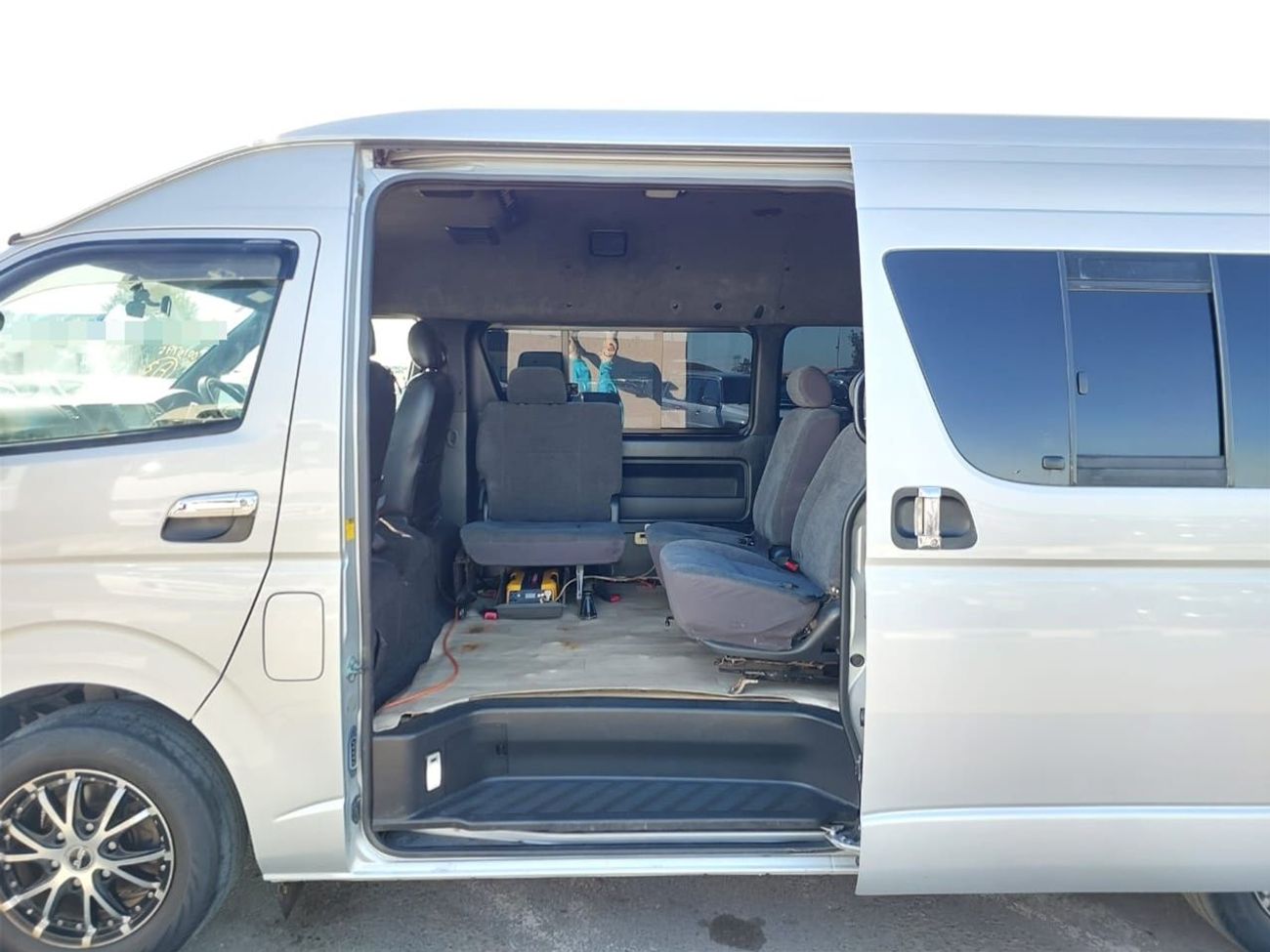 Toyota Hiace TOYOTA HIACE VAN RHD 2011 MODEL 3.0 L DIESEL AUTOMATIC(PM010795)