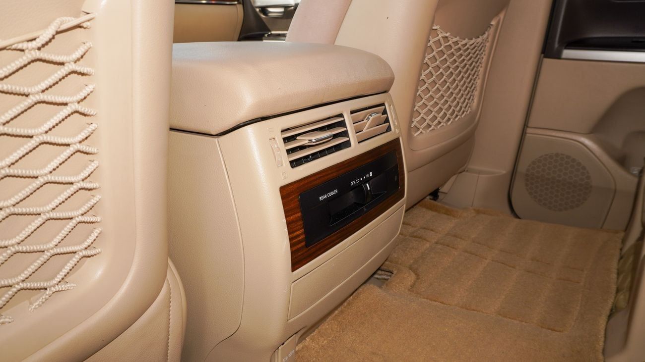 Toyota Land Cruiser EXR 5.7L 4WD