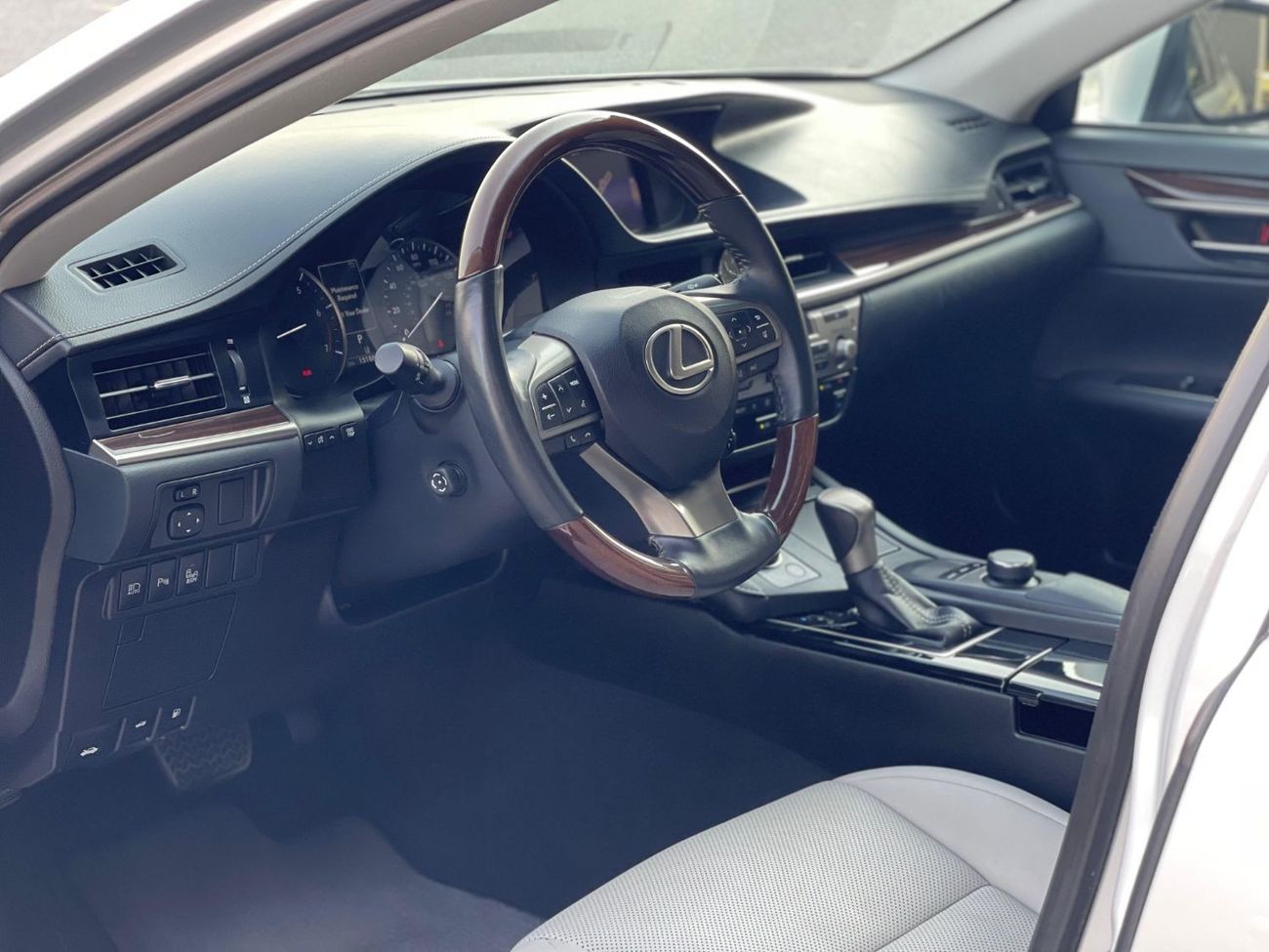 Lexus ES350 Platinum ES350 / 3.5L 6V / Full Option / New Shape