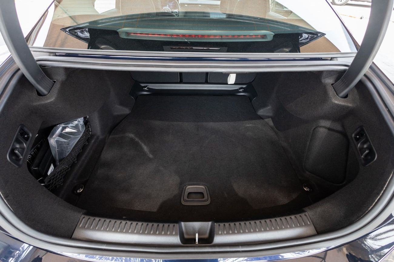 Mercedes-Benz E200 2.0L