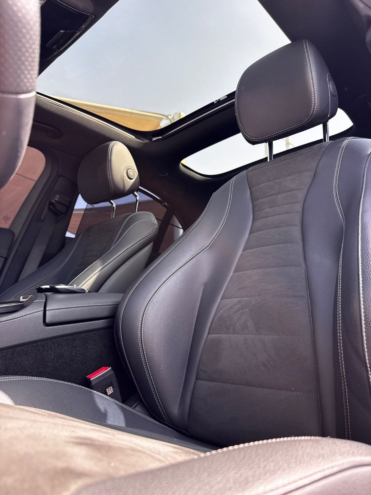 مرسيدس بنز E200 2.0L