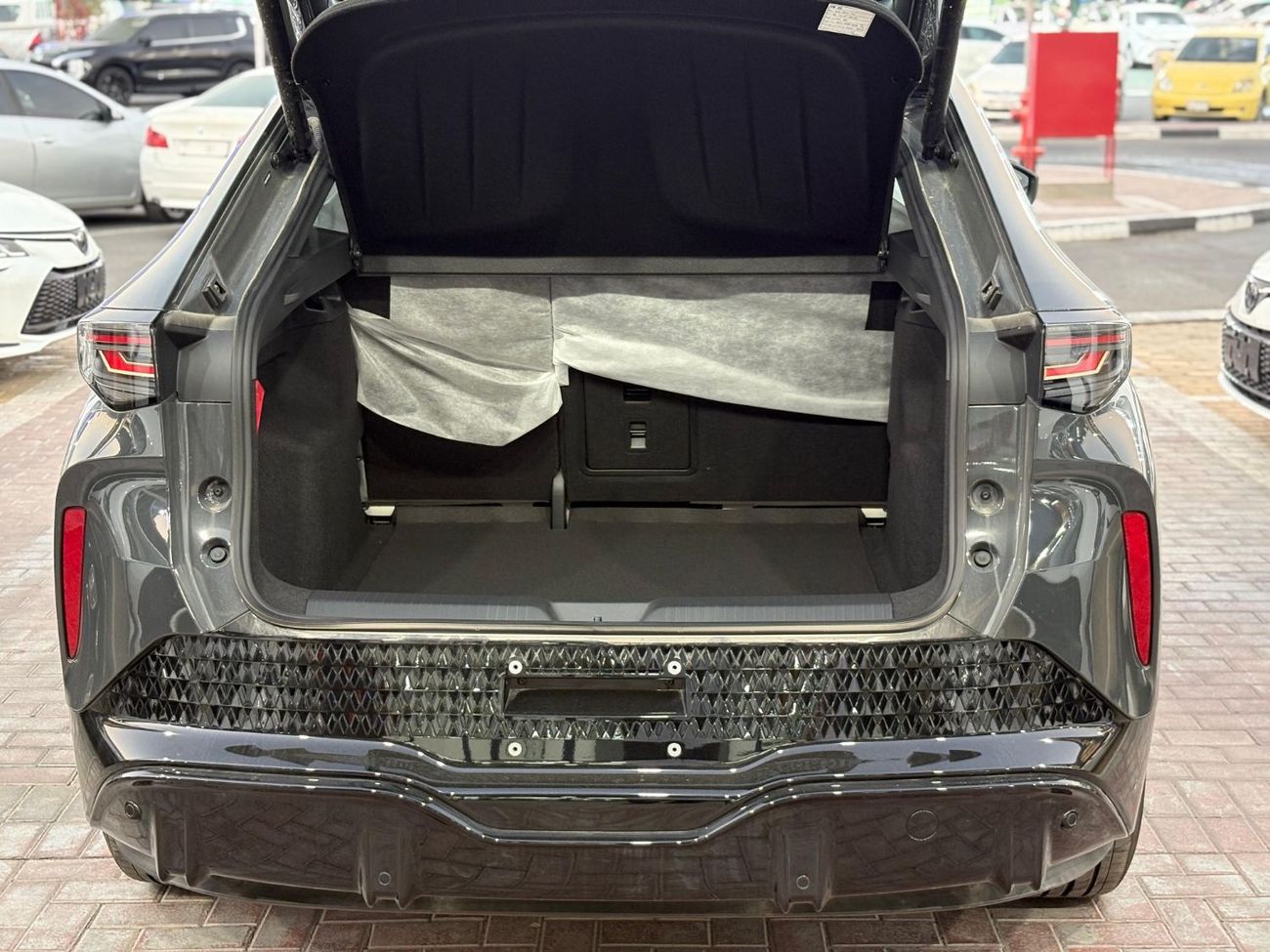 فولكس واجن ID.Unyx ELECTRIC 5 SEATS FULL OPTION