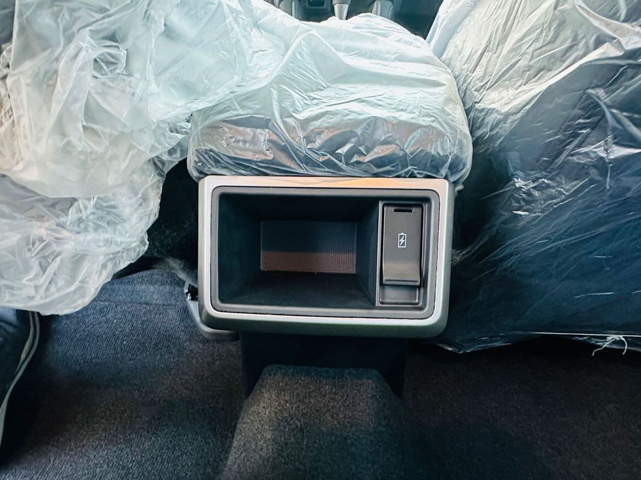 Mitsubishi L200 Mitsubishi L200 SPORTERO DIESEL - 2.4L - DOUBLE CABIN - 4X4 - A/T - POWER LOCKS AND POWER WINDOWS