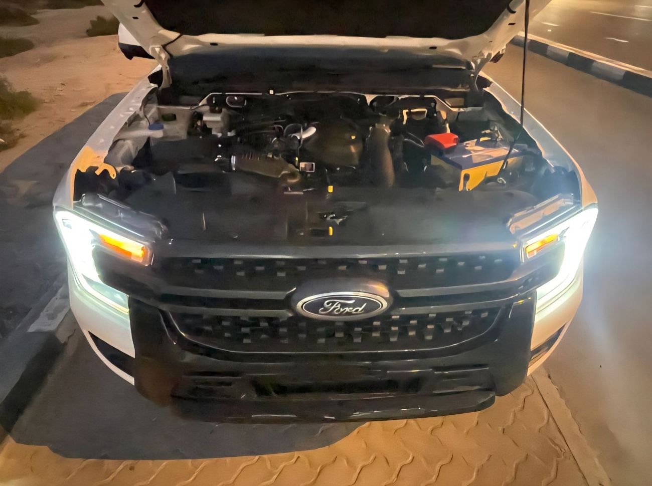 فورد رانجر XLT 2.0L Double Cabin Diesel YN2S Engine Automatic Gear 4WD 4-Cylinders 5 Seats 5 Doors